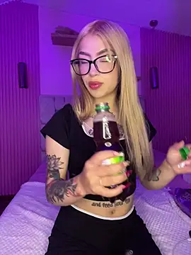 PrettyAshley  online show from June 9, 10:42 pm