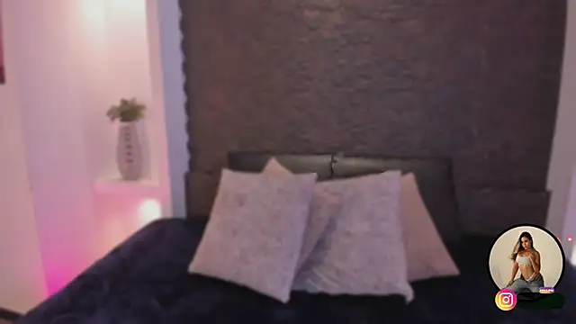 aby smiith  online show from April 6, 7:26 pm