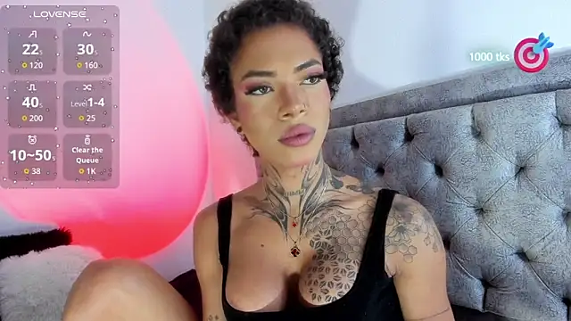 Snapshot of michell_danna chatting on October 8, 1:43 am michell danna online show from October 8, 1:43 am