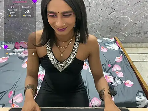 LuvLayla online show from July 29, 6:30 pm