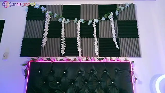  leda swan  online show from March 2, 1:18 pm