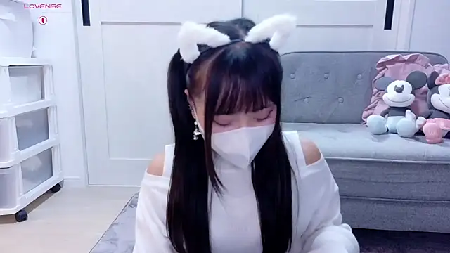 Snapshot of YURi_luv chatting on October 19, 10:06 am YURi luv online show from October 19, 10:06 am