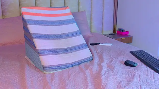 mia scot online show from January 9, 6:01 pm