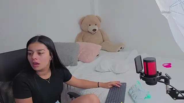 valerihouse online show from February 6, 1:20 am