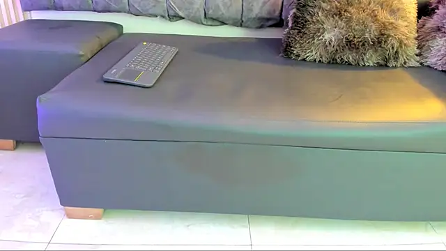 Snapshot of Rowan_Mills chatting on September 27, 9:33 pm Rowan Mills online show from September 27, 9:33 pm