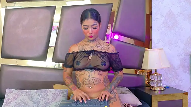 EmilieLake online show from November 25, 8:09 pm