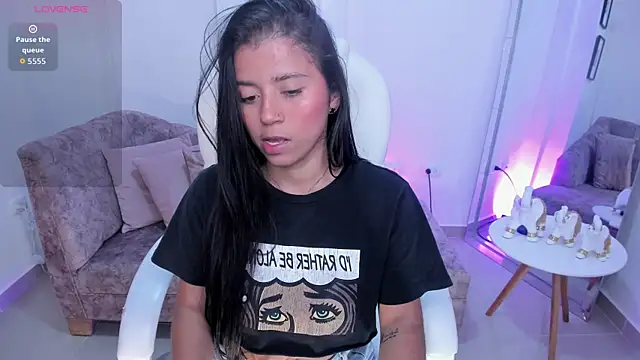 Snapshot of issi_loren chatting on September 9, 8:30 pm issi loren online show from September 9, 8:30 pm