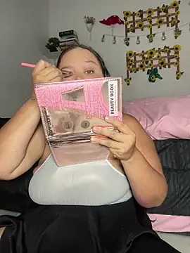 luna sweet16 online show from December 19, 1:25 pm