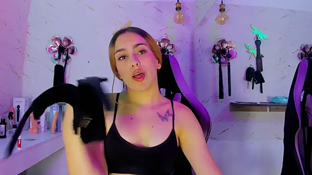 Natasha-Adams online show from April 9, 9:20 pm