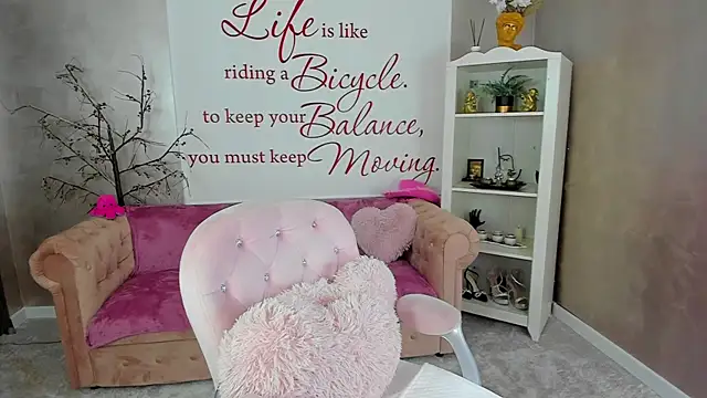 ReynaTheVixen online show from October 9, 5:17 pm