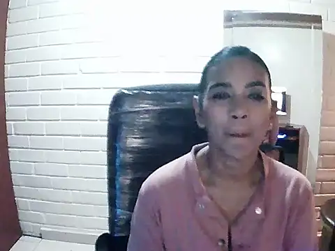 Snapshot of MiiaVelasquez chatting on October 17, 4:05 am MiiaVelasquez online show from October 17, 4:05 am