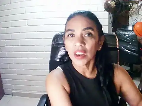 MiiaVelasquez online show from November 1, 4:49 am