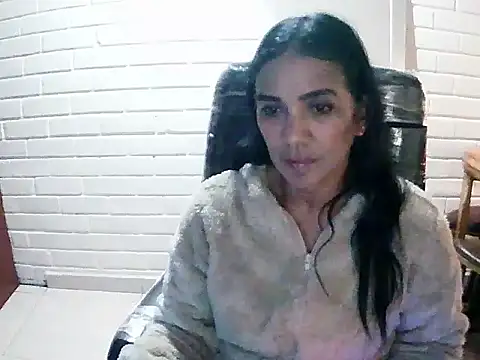 Snapshot of MiiaVelasquez chatting on October 15, 3:42 am MiiaVelasquez online show from October 15, 3:42 am