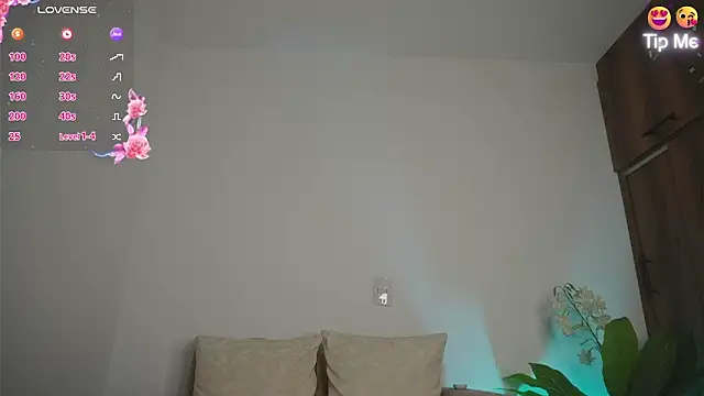 Roxybeautyy online show from March 26, 9:44 am