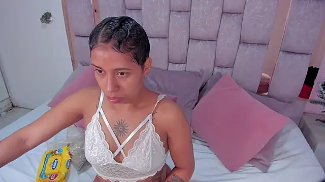 cloemorwen online show from December 15, 10:04 pm