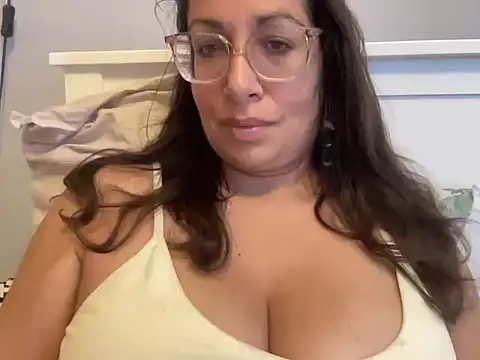RosaFreya online show from June 5, 10:10 am