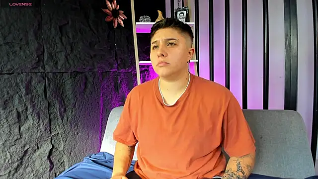 Snapshot of IanGilbert chatting on October 18, 9:16 pm IanGilbert online show from October 18, 9:16 pm