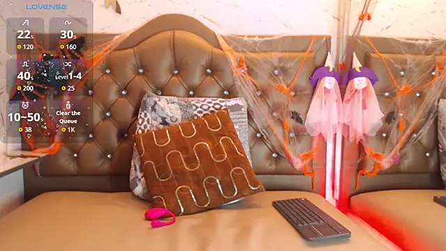 Zoe-Johnson  online show from October 28, 10:58 pm