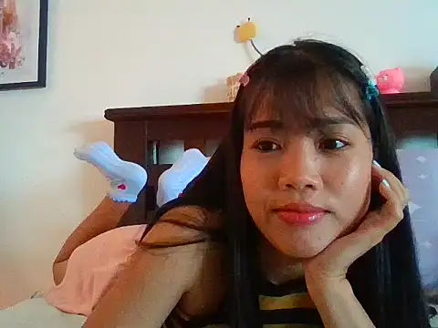 AnnewithanE online show from October 19, 4:36 am