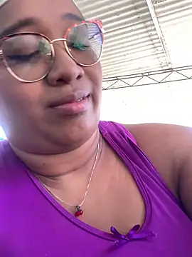 Snapshot of Yera_brown69 chatting on October 22, 8:03 pm Yera brown69 online show from October 22, 8:03 pm