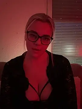 ItsLxsa online show from May 11, 8:06 pm