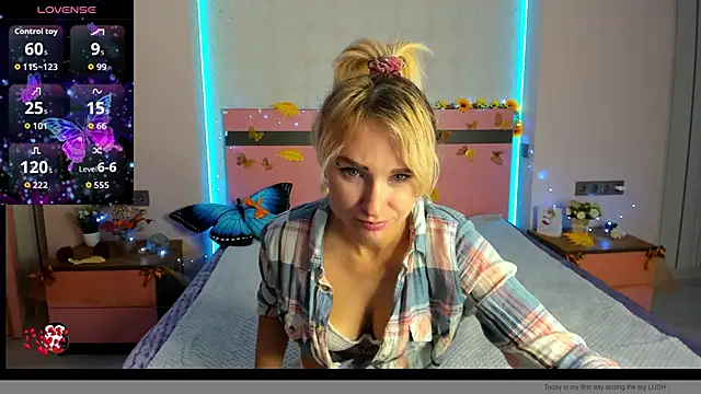 Snapshot of MeryMidnight chatting on October 8, 5:56 am MeryMidnight online show from October 8, 5:56 am