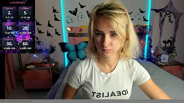 Snapshot of MeryMidnight chatting on October 20, 5:32 am MeryMidnight online show from October 20, 5:32 am