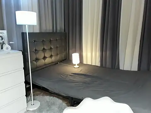 Snapshot of Blaire_Samantha chatting on September 25, 7:18 am Blaire Samantha online show from September 25, 7:18 am