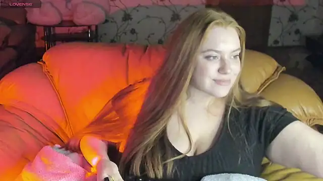  EmiFox X online show from October 8, 12:15 am