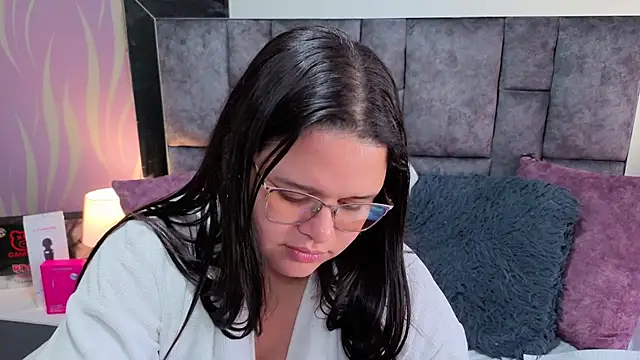 SamanthaPaImer online show from October 6, 8:02 pm