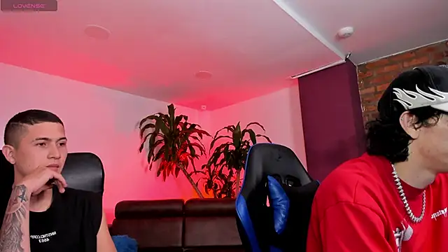 Handsomeboyss19 online show from December 3, 1:41 am