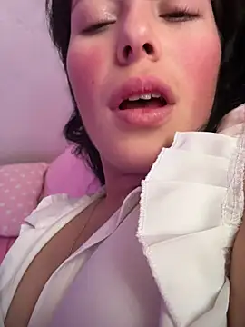 Mia salinass online show from April 7, 8:22 pm