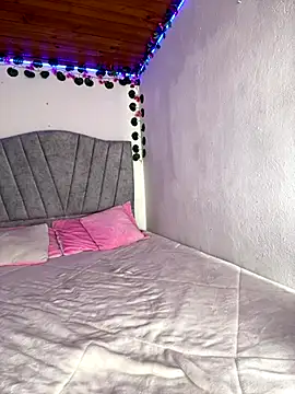 Mia salinass online show from September 24, 5:23 pm