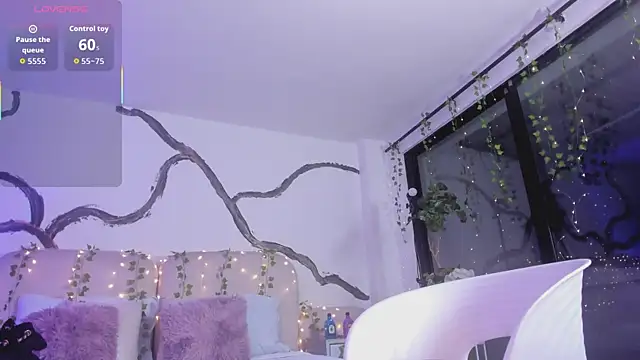 Snapshot of SarahCastro1_ chatting on October 9, 5:00 am SarahCastro1 online show from October 9, 5:00 am