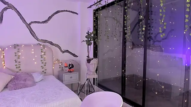 SarahCastro1  online show from November 1, 6:28 am