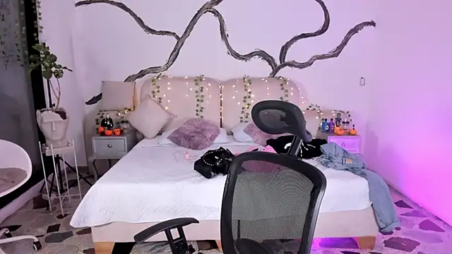 SarahCastro1  online show from October 24, 5:25 am