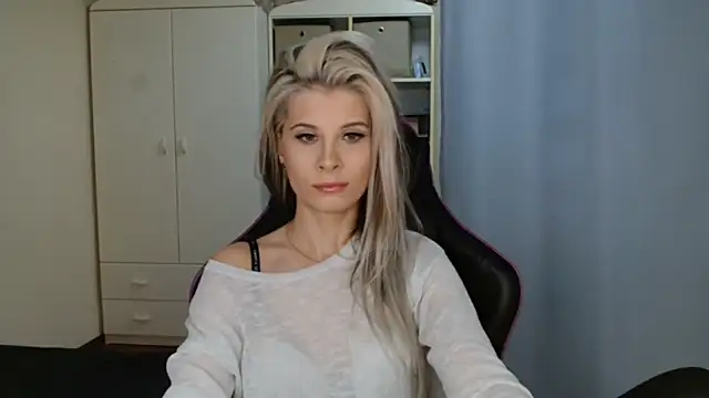 KristineGlow online show from April 17, 6:15 am