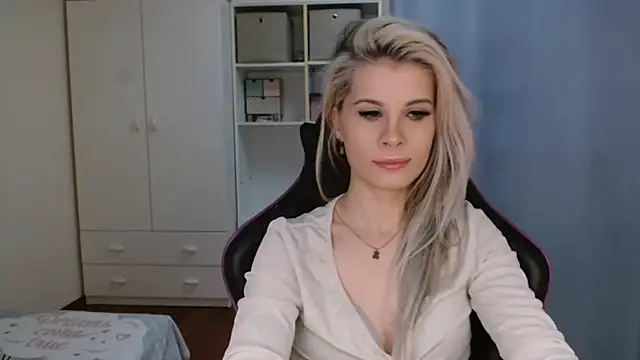 KristineGlow online show from April 28, 6:17 am