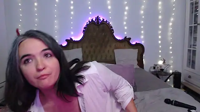 SilkenSin online show from September 8, 7:35 pm