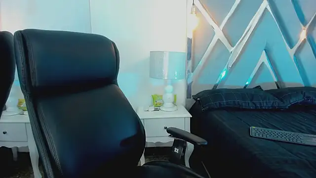 AnniEsstone online show from October 7, 11:58 am