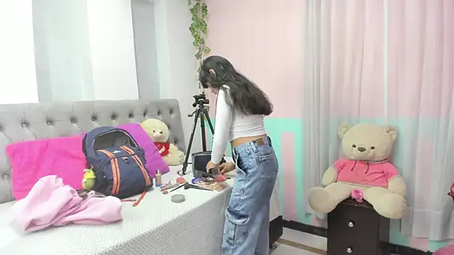 kataleya  18 online show from February 9, 8:00 pm