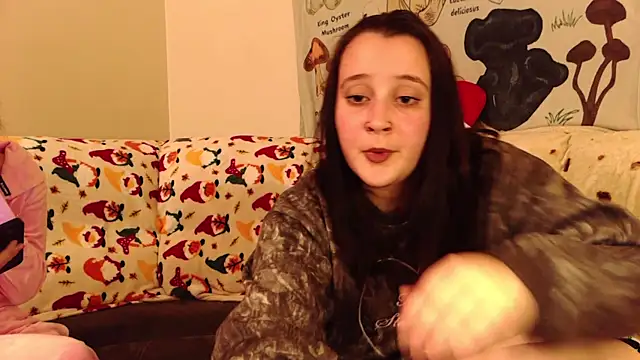 Snapshot of Shadow_Slut chatting on October 10, 12:37 am Shadow Slut online show from October 10, 12:37 am