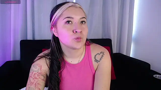 Snapshot of Annie_A_ chatting on September 26, 10:18 pm Annie A online show from September 26, 10:18 pm