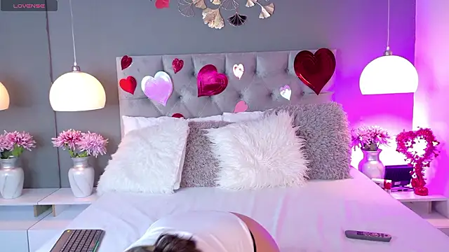 kendalFox  online show from February 15, 4:15 am