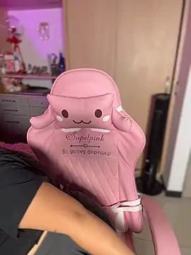 Emiily Moore1 online show from April 24, 11:18 pm