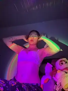 aliciia 23 online show from June 3, 12:01 am