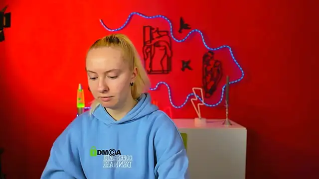 mila glow1 online show from March 27, 12:50 pm