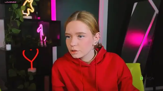 mila glow1 online show from April 10, 6:47 pm