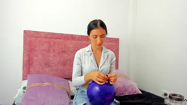 Vaiolet Miller online show from November 5, 6:57 pm