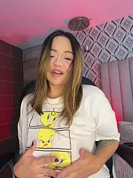 Sky Junne online show from April 13, 6:09 pm